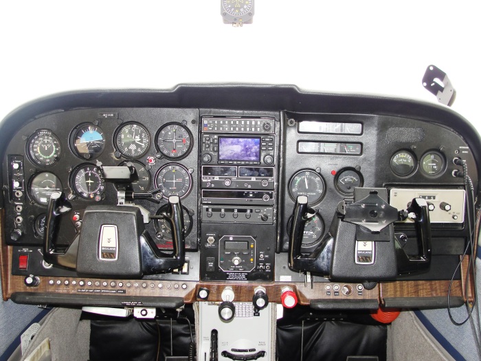 Cessna 182 Cockpit