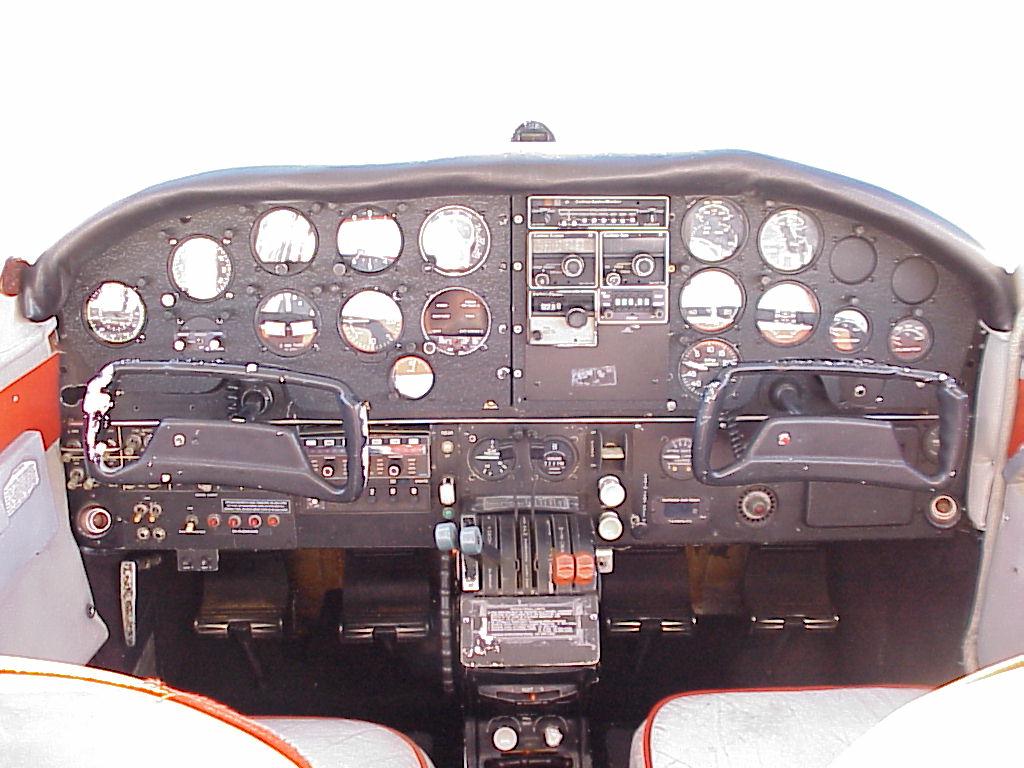 Cessna 310-Cockpit